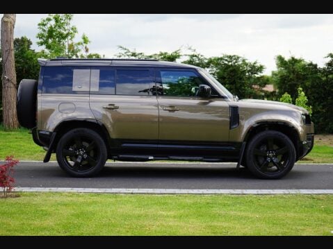 Land Rover Defender 3.0 D300 MHEV X-Dynamic HSE Auto 4WD Euro 6 (s/s) 5dr 13