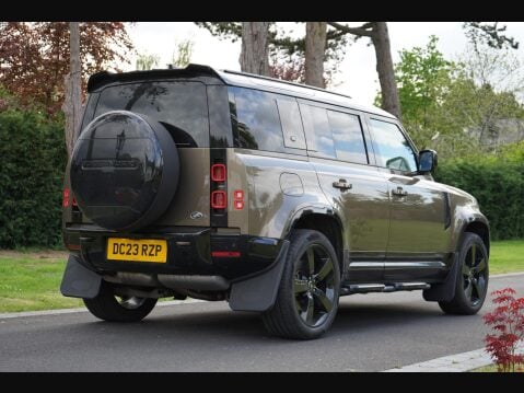 Land Rover Defender 3.0 D300 MHEV X-Dynamic HSE Auto 4WD Euro 6 (s/s) 5dr 14