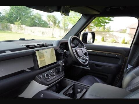 Land Rover Defender 3.0 D300 MHEV X-Dynamic HSE Auto 4WD Euro 6 (s/s) 5dr 16
