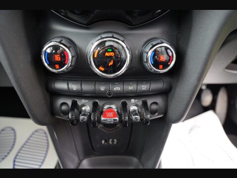 Mini Hatch 1.5 Cooper Euro 6 (s/s) 3dr 27