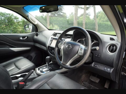 Nissan Navara 2.3 dCi Tekna Auto 4WD Euro 5 4dr 17