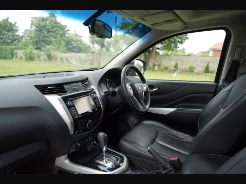 Nissan Navara 2.3 dCi Tekna Auto 4WD Euro 5 4dr 18