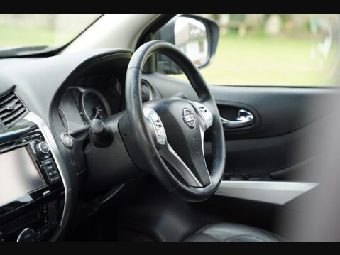 Nissan Navara 2.3 dCi Tekna Auto 4WD Euro 5 4dr 23
