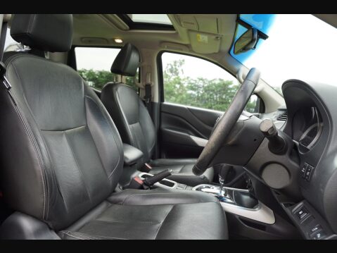 Nissan Navara 2.3 dCi Tekna Auto 4WD Euro 5 4dr 12