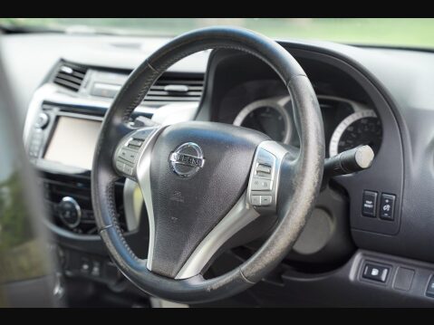 Nissan Navara 2.3 dCi Tekna Auto 4WD Euro 5 4dr 22