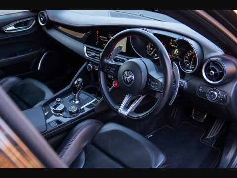 Alfa Romeo Giulia V6 BITURBO QUADRIFOGLIO 8
