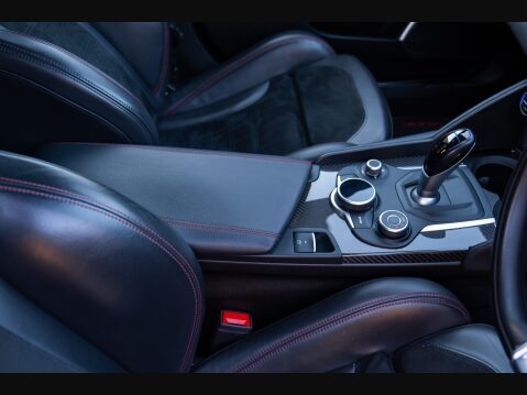 Alfa Romeo Giulia V6 BITURBO QUADRIFOGLIO 9