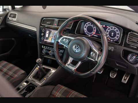 Volkswagen Golf GTI PERFORMANCE TSI 3