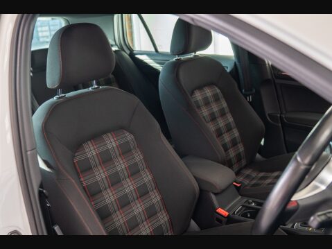 Volkswagen Golf GTI PERFORMANCE TSI 4
