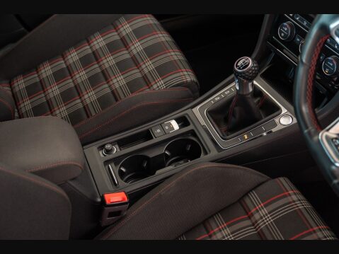 Volkswagen Golf GTI PERFORMANCE TSI 5