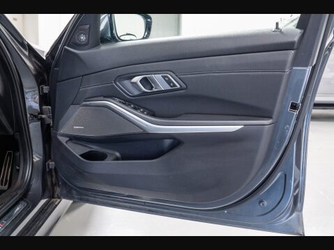 BMW 3 Series 320I M SPORT 25