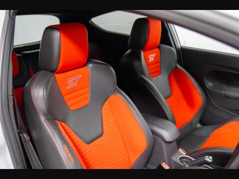 Ford Fiesta ST-3 4