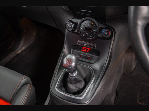 Ford Fiesta ST-3 6