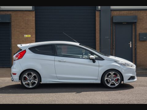 Ford Fiesta ST-3 13