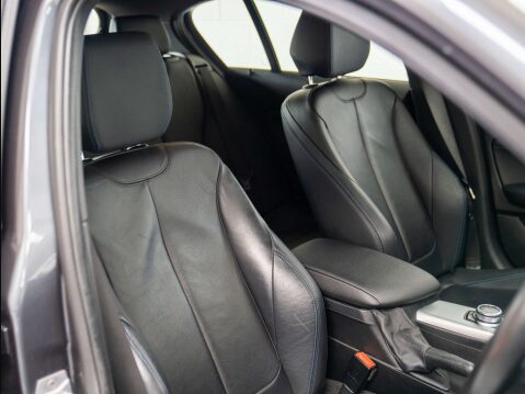 BMW 1 Series 1.5 118i M Sport Shadow Edition Auto 5dr 4
