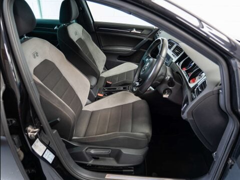 Volkswagen Golf 2.0 Golf R 4WD 5dr 26