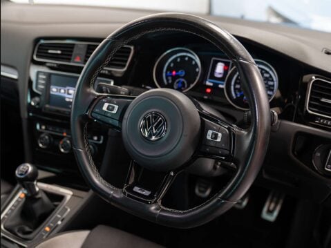 Volkswagen Golf 2.0 Golf R 4WD 5dr 27