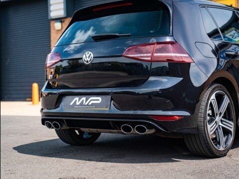 Volkswagen Golf 2.0 Golf R 4WD 5dr 32