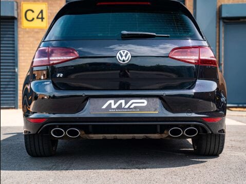 Volkswagen Golf 2.0 Golf R 4WD 5dr 34