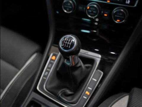 Volkswagen Golf 2.0 Golf R 4WD 5dr 37