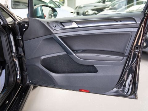 Volkswagen Golf 2.0 Golf R 4WD 5dr 52