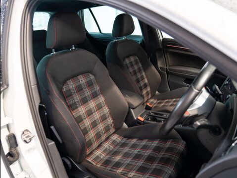 Volkswagen Golf 2.0 Golf GTi Performance TSi Semi-Auto 5dr 4