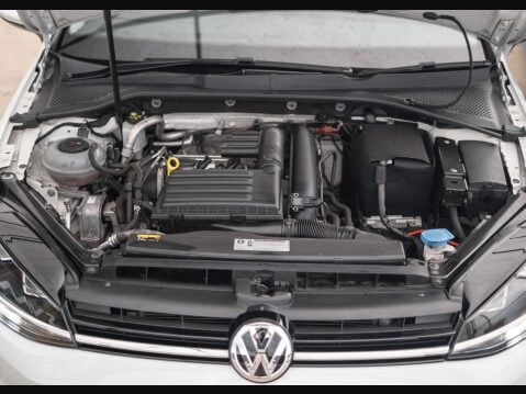 Volkswagen Golf 1.4 Golf SE Nav TSi BlueMotion Technology 5dr 32