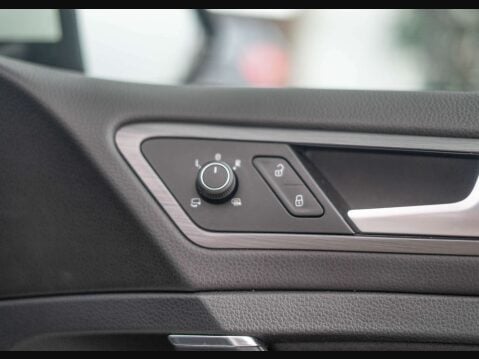 Volkswagen Golf 1.4 Golf SE Nav TSi BlueMotion Technology 5dr 35