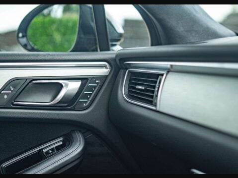 Porsche Macan 3.6 Macan T Semi-Auto 4WD 5dr 17
