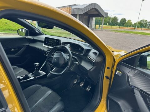 Peugeot 208 PURETECH GT LINE S/S 10