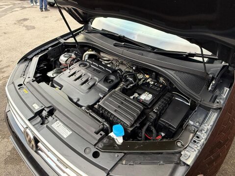 Volkswagen Tiguan 2.0 TDI R-Line DSG 4Motion Euro 6 (s/s) 5dr 46