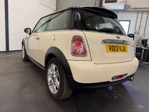 Mini Hatch 1.6 Cooper D Euro 5 (s/s) 3dr 10
