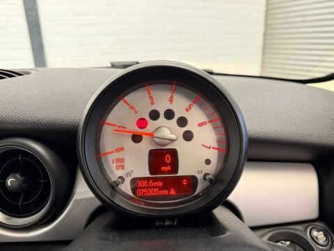 Mini Hatch 1.6 Cooper D Euro 5 (s/s) 3dr 13
