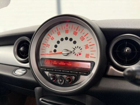 Mini Hatch 1.6 Cooper D Euro 5 (s/s) 3dr 14