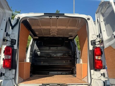 Vauxhall Vivaro 1.5 Vivaro F2900 Sportive S/S 32