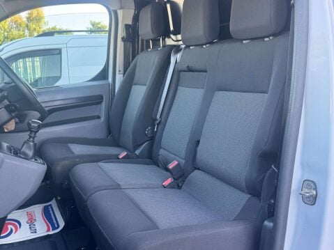 Vauxhall Vivaro 1.5 Vivaro F2900 Sportive S/S 15