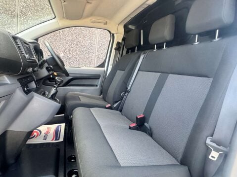 Vauxhall Vivaro 1.5 Vivaro F2900 Dynamic S/S 26