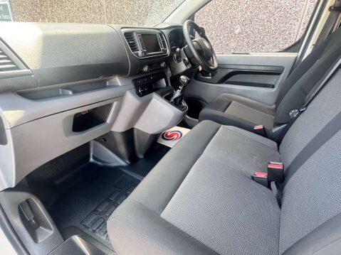 Vauxhall Vivaro 1.5 Vivaro F2900 Dynamic S/S 25