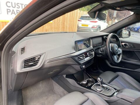 BMW 1 Series 1.5 118i M Sport (LCP) Hatchback 5dr Petrol DCT Euro 6 (s/s) (136 ps) Servi 10