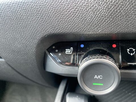 Citroen C4 1.5 BlueHDi Shine Plus Hatchback 5dr Diesel EAT8 Euro 6 (s/s) (130 ps) Air 15