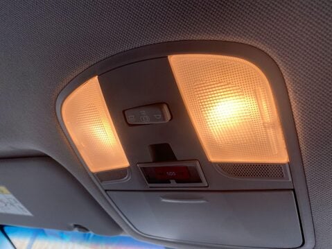 Hyundai IONIQ 1.6 h-GDi 8.9kWh Premium SE Hatchback 5dr Petrol Plug-in Hybrid DCT Euro 6 14