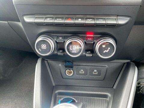 Dacia Duster 1.0 TCe Prestige SUV 5dr Petrol Manual Euro 6 (s/s) (90 ps) Parking Sensor 19