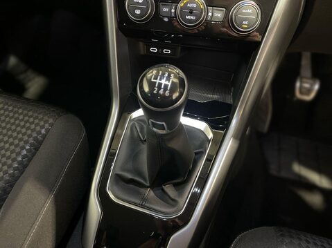 Volkswagen T-Roc 1.5 TSI EVO Active SUV 5dr Petrol Manual Euro 6 (s/s) (150 ps) Service Hist 12