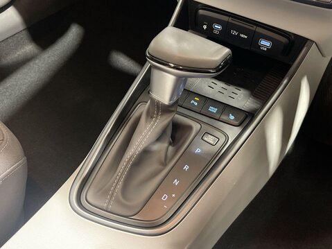 Hyundai BAYON 1.0 T-GDi Ultimate SUV 5dr Petrol DCT Euro 6 (s/s) (100 ps) Parking Sensors 12