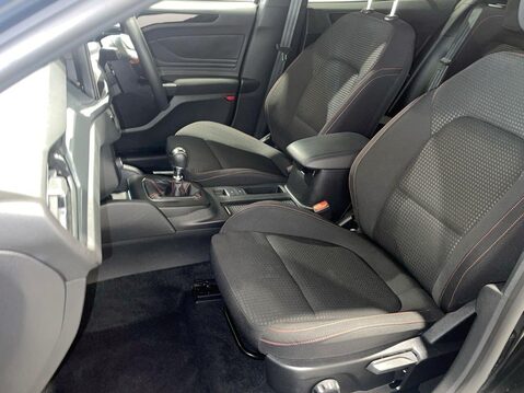 Ford Focus 1.0T EcoBoost ST-Line Hatchback 5dr Petrol Manual Euro 6 (s/s) (125 ps) Par 16