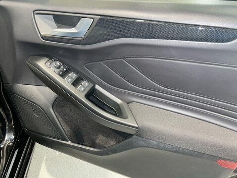 Ford Focus 1.0T EcoBoost ST-Line Hatchback 5dr Petrol Manual Euro 6 (s/s) (125 ps) Par 7