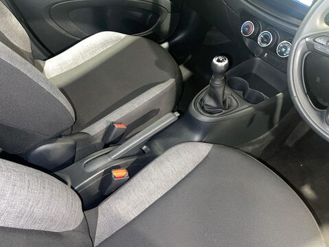 Toyota Aygo X 1.0 VVT-i Pure Hatchback 5dr Petrol Manual Euro 6 (s/s) (72 ps) DAB Radio - 12