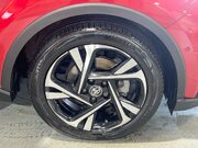 Toyota C-HR 1.8 VVT-h GPF Design SUV 5dr Petrol Hybrid CVT Euro 6 (s/s) (122 ps) Blueto 10