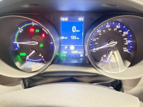 Toyota C-HR 1.8 VVT-h GPF Design SUV 5dr Petrol Hybrid CVT Euro 6 (s/s) (122 ps) Blueto 2