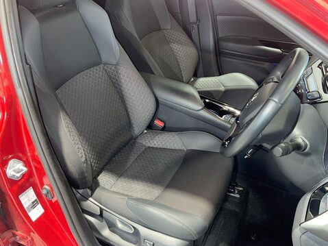 Toyota C-HR 1.8 VVT-h GPF Design SUV 5dr Petrol Hybrid CVT Euro 6 (s/s) (122 ps) Blueto 5